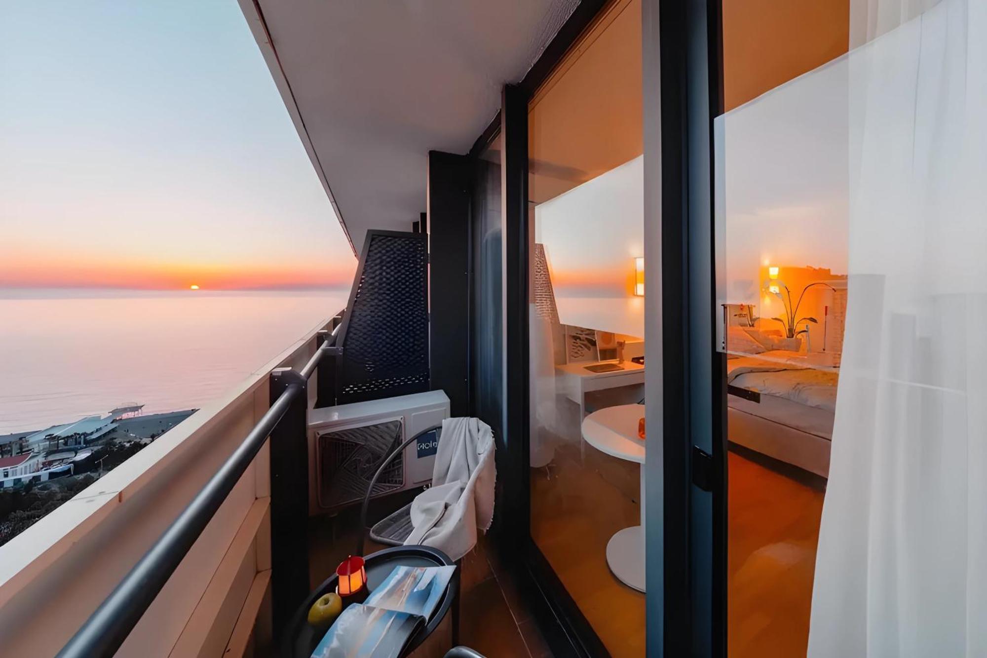 Luxury Orbi City Sea View Aparthotel 巴统 外观 照片