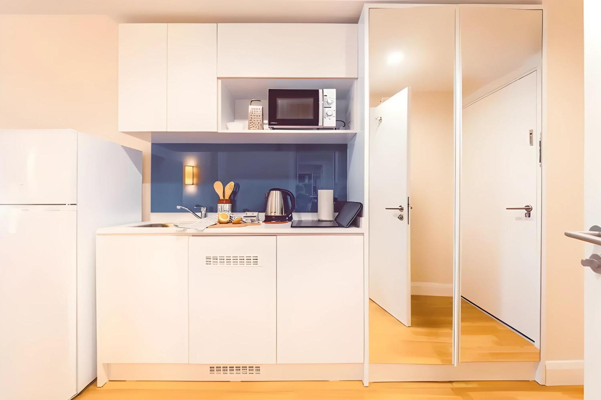 Luxury Orbi City Sea View Aparthotel 巴统 外观 照片
