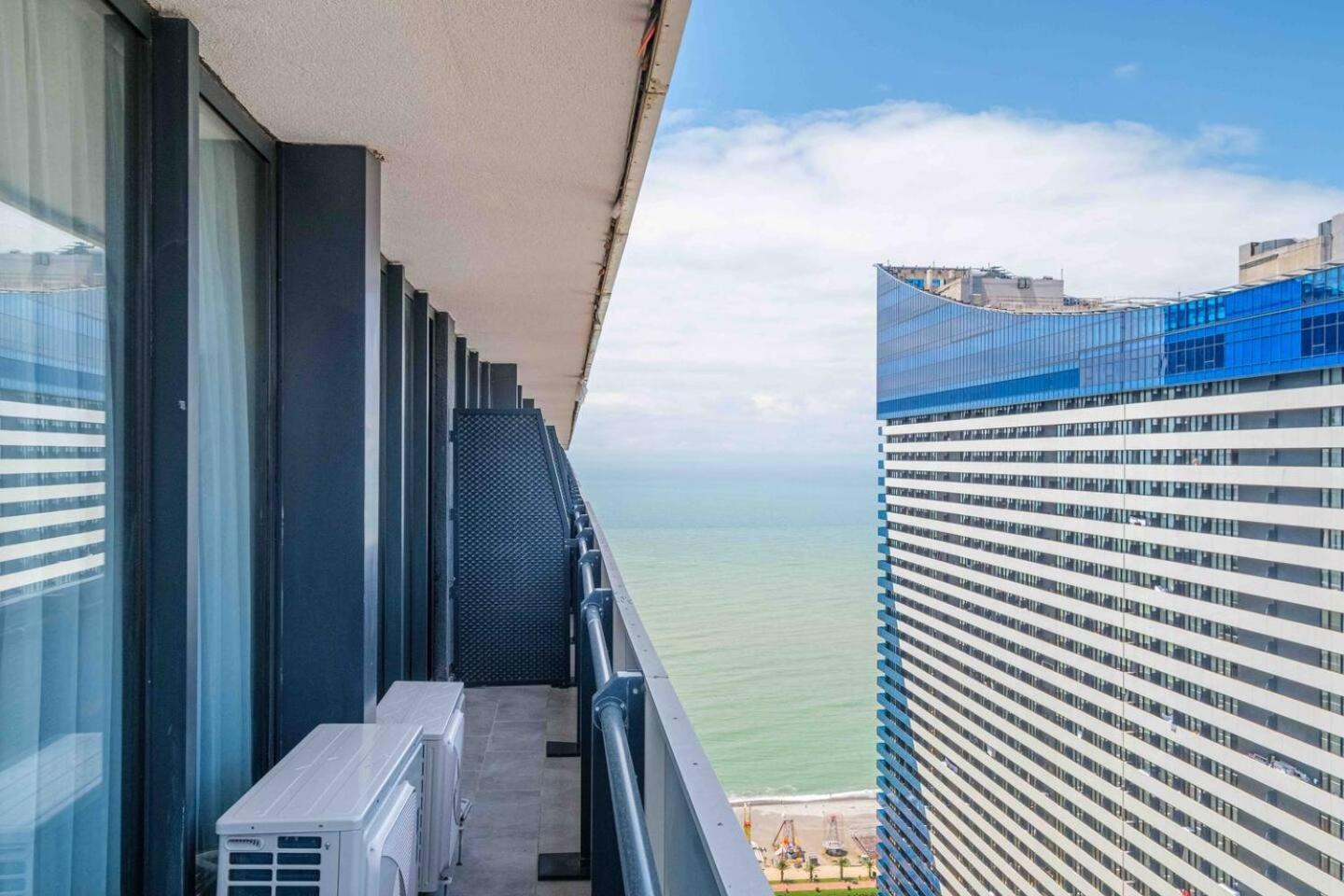 Luxury Orbi City Sea View Aparthotel 巴统 外观 照片