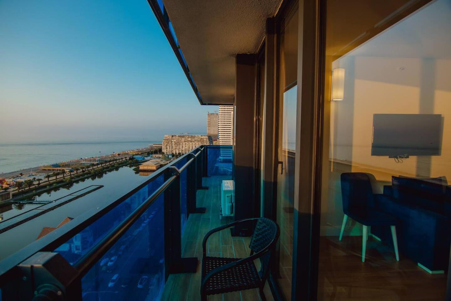 Luxury Orbi City Sea View Aparthotel 巴统 外观 照片