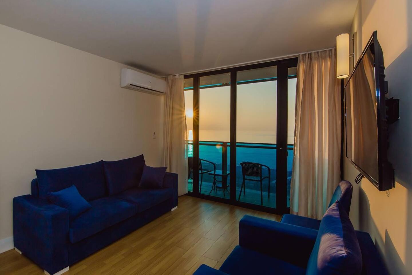 Luxury Orbi City Sea View Aparthotel 巴统 外观 照片