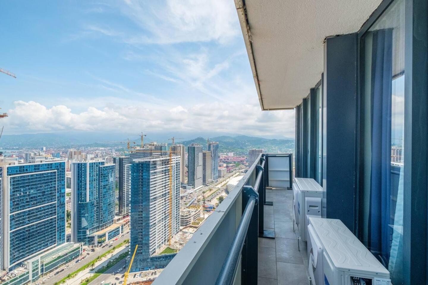 Luxury Orbi City Sea View Aparthotel 巴统 外观 照片