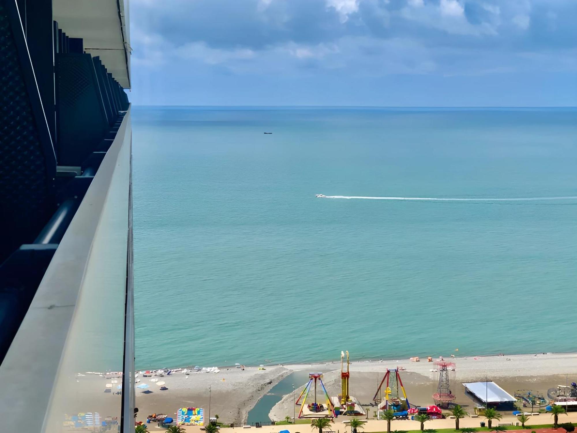 Luxury Orbi City Sea View Aparthotel 巴统 外观 照片