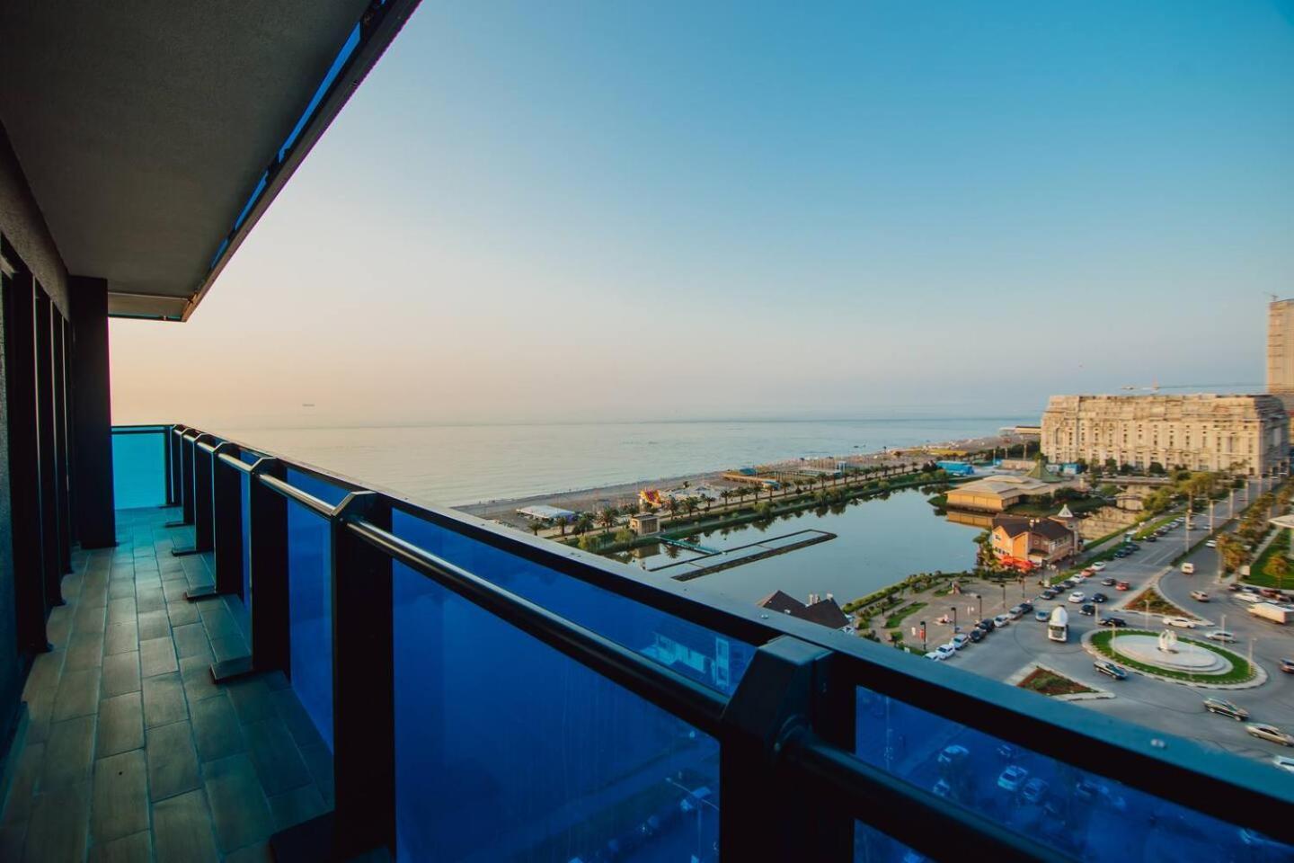 Luxury Orbi City Sea View Aparthotel 巴统 外观 照片